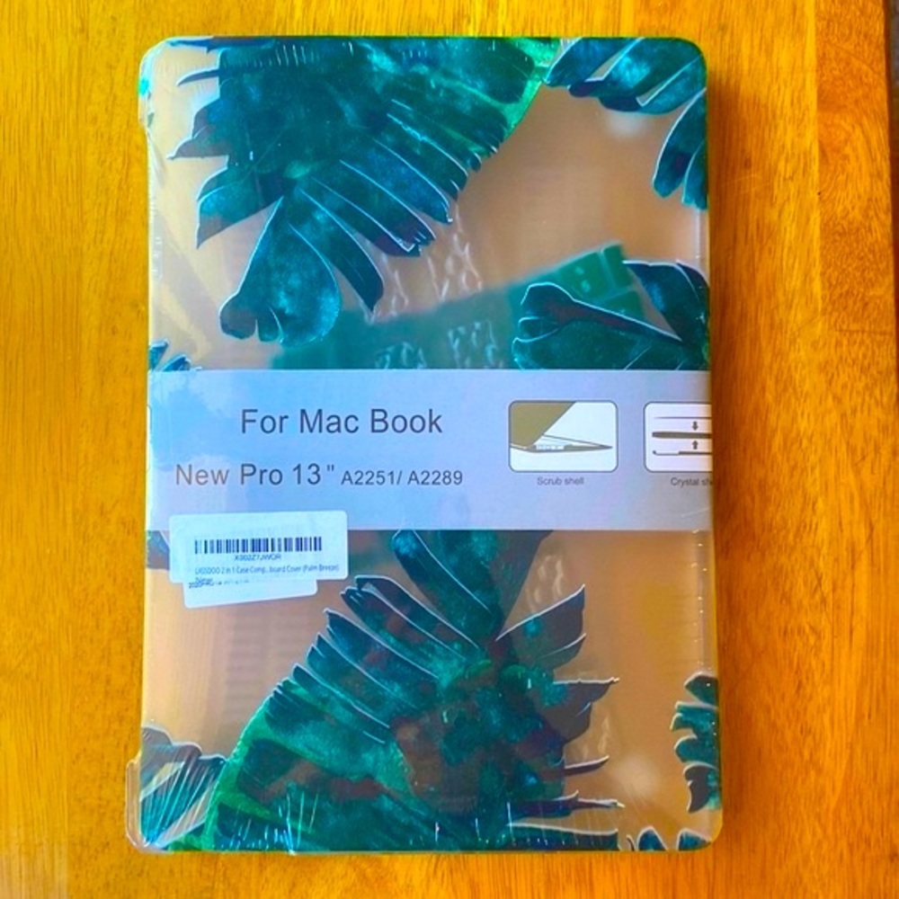 NWT MacBook Pro 13” hard case shell cover A2251 / A2289.